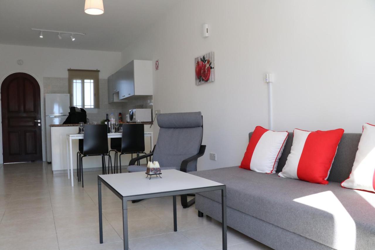 Cyking 2 Bed Apartment With Pool & 10 Min To Beach Paphos Exterior foto