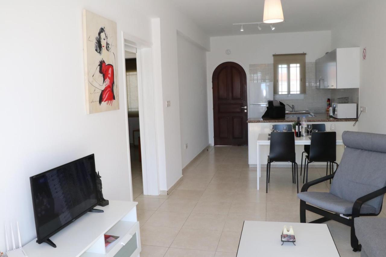 Cyking 2 Bed Apartment With Pool & 10 Min To Beach Paphos Exterior foto